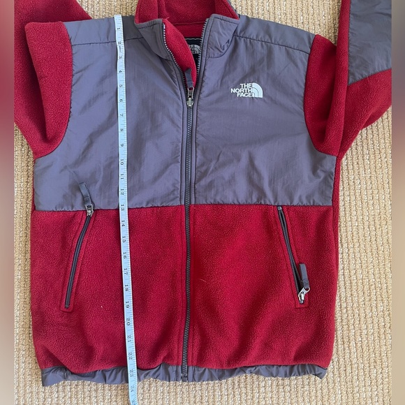 The North Face Boys Denali Full Zip Fleece Jacket in Red Gray Fleece Size Large - Picture 12 of 13